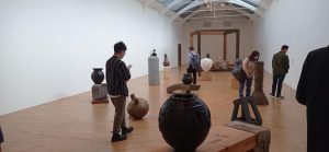 Installations et poteries de Theaster Gates à la Whitechapel Gallery