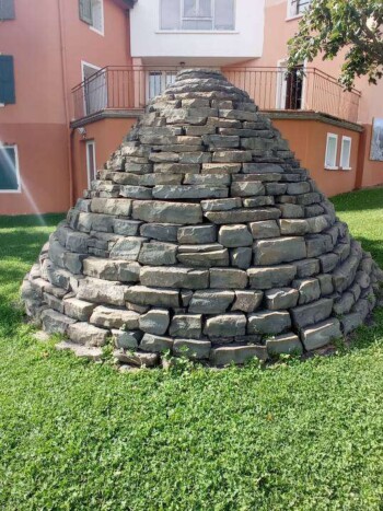 Cairn d'eau - Andy Goldsworthy - Géoparc Unesco de Dignes les bains